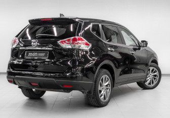 Подержанный автомобиль Nissan X-Trail 2017 года (5 фото)