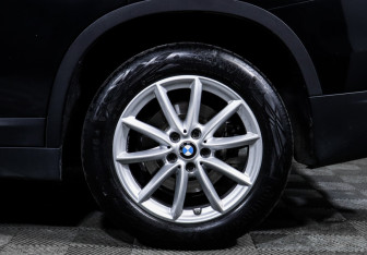 Подержанный автомобиль BMW X1 2020 года (15 фото)