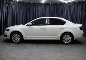 Подержанный автомобиль Skoda Octavia Liftback 2020 года (8 фото)