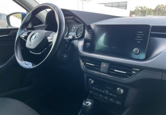 Подержанный автомобиль Skoda Rapid Liftback 2021 года (9 фото)