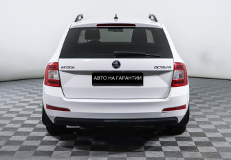Подержанный автомобиль Skoda Octavia Wagon 2015 года (4 фото)