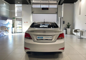 Подержанный автомобиль Hyundai Solaris Sedan 2014 года (5 фото)