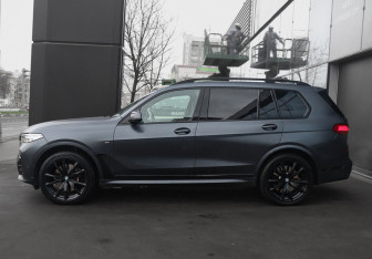 Подержанный автомобиль BMW X7 2020 года (8 фото)