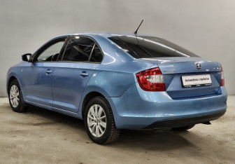 Подержанный автомобиль Skoda Rapid Liftback 2014 года (7 фото)