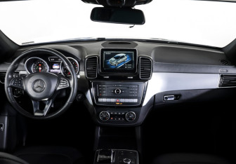 Подержанный автомобиль Mercedes-Benz GLE 2015 года (13 фото)
