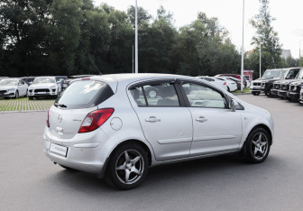 Подержанный автомобиль Opel Corsa 2007 года (5 фото)