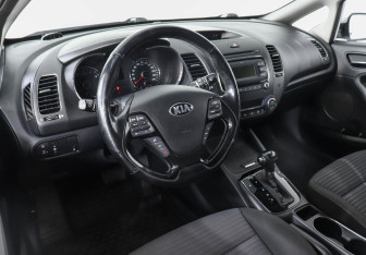 Подержанный автомобиль Kia Cerato Sedan 2016 года (7 фото)