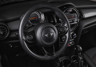 Подержанный автомобиль MINI Hatch 2018 года (13 фото)