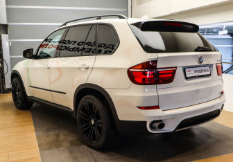 Подержанный автомобиль BMW X5 2013 года (6 фото)