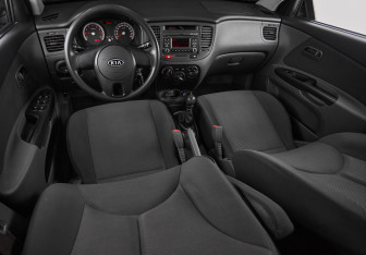 Подержанный автомобиль Kia Rio Sedan 2010 года (15 фото)