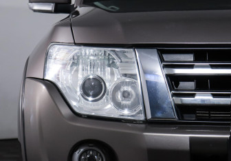 Подержанный автомобиль Mitsubishi Pajero 2012 года (7 фото)