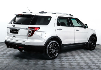 Подержанный автомобиль Ford Explorer 2012 года (5 фото)
