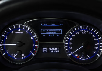 Подержанный автомобиль Infiniti QX60 2016 года (11 фото)