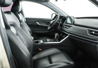 Подержанный автомобиль Chery Tiggo 8 2020 года (8 фото)