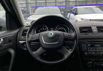 Подержанный автомобиль Skoda Yeti 2013 года (14 фото)