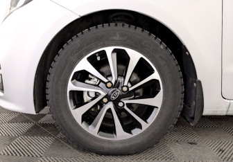 Подержанный автомобиль Kia Rio Hatchback 2017 года (18 фото)