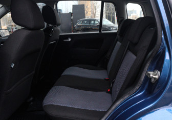 Подержанный автомобиль Ford Fusion 2008 года (10 фото)