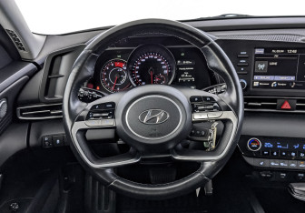 Подержанный автомобиль Hyundai Elantra Sedan 2021 года (22 фото)