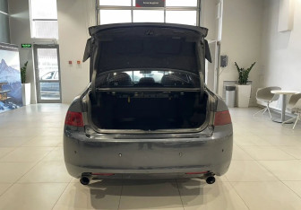 Подержанный автомобиль Honda Accord Sedan 2004 года (7 фото)