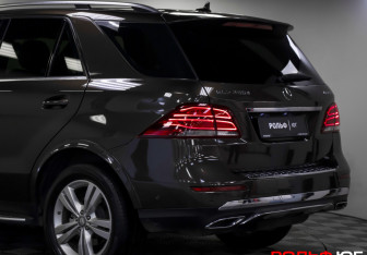 Подержанный автомобиль Mercedes-Benz GLE 2015 года (20 фото)