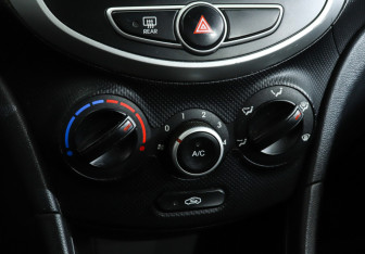 Подержанный автомобиль Hyundai Solaris Sedan 2013 года (14 фото)