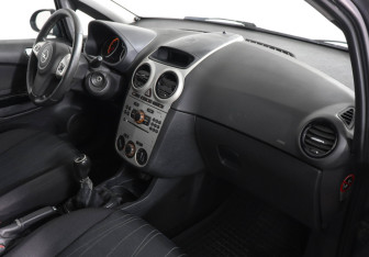 Подержанный автомобиль Opel Corsa 2006 года (6 фото)