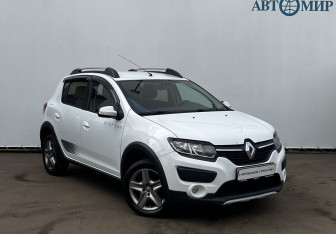Подержанный автомобиль Renault Sandero 2017 года (3 фото)