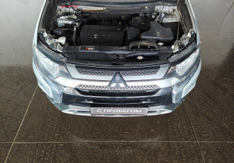 Подержанный автомобиль Mitsubishi Outlander 2019 года (9 фото)