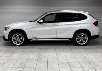 Подержанный автомобиль BMW X1 2012 года (22 фото)