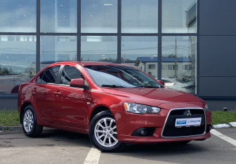 Подержанный автомобиль Mitsubishi Lancer Sedan 2012 года (3 фото)