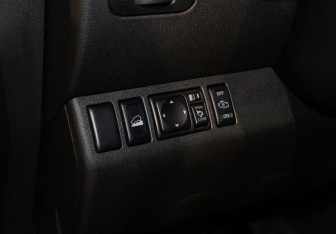 Подержанный автомобиль Nissan Pathfinder 2010 года (15 фото)