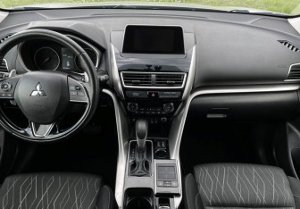 Подержанный автомобиль Mitsubishi Eclipse Cross 2018 года (12 фото)