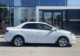 Подержанный автомобиль Toyota Corolla Sedan 2008 года (4 фото)
