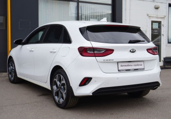 Подержанный автомобиль Kia Ceed Hatchback 2018 года (7 фото)