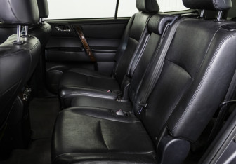 Подержанный автомобиль Toyota Highlander 2011 года (14 фото)