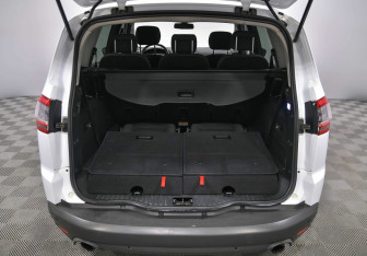 Подержанный автомобиль Ford S-MAX 2013 года (15 фото)