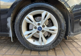 Подержанный автомобиль Ford Focus Hatchback 2013 года (13 фото)