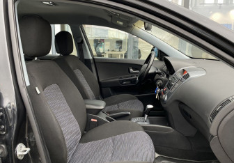 Подержанный автомобиль Kia Ceed Wagon 2008 года (19 фото)