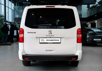 Подержанный автомобиль Peugeot Traveller 2021 года (5 фото)