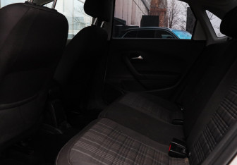 Подержанный автомобиль Volkswagen Polo Sedan 2016 года (8 фото)