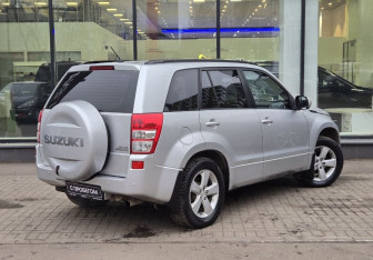 Подержанный автомобиль Suzuki Grand Vitara 2008 года (8 фото)