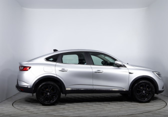 Подержанный автомобиль Renault Arkana 2021 года (4 фото)