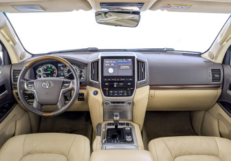 Подержанный автомобиль Toyota Land Cruiser Suv 2016 года (14 фото)