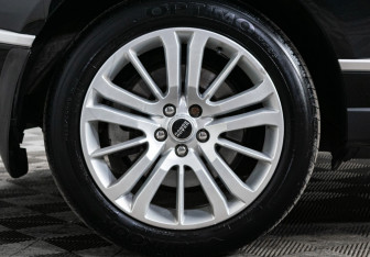 Подержанный автомобиль Land Rover Range Rover 2014 года (23 фото)