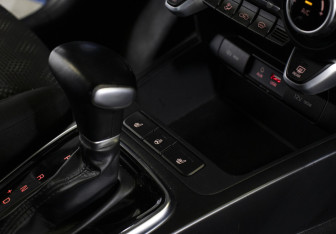 Подержанный автомобиль Kia Rio Sedan 2017 года (18 фото)