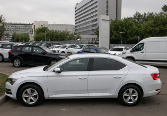 Подержанный автомобиль Skoda Superb Liftback 2021 года (6 фото)
