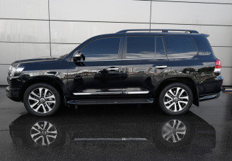 Подержанный автомобиль Toyota Land Cruiser Suv 2018 года (7 фото)