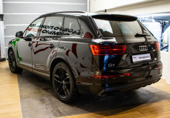 Подержанный автомобиль Audi Q7 2019 года (6 фото)