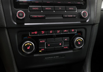 Подержанный автомобиль Volkswagen Golf Hatchback 2012 года (17 фото)