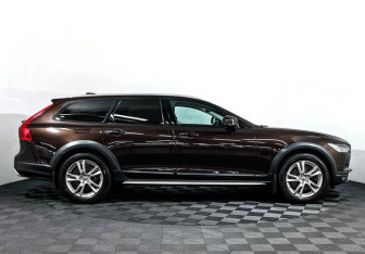 Подержанный автомобиль Volvo V90 Cross Country 2019 года (4 фото)